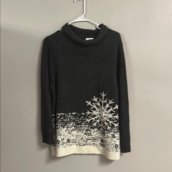 Black and White Cowl Neck Sweater with Snowflake Design - Picture 1 of 4